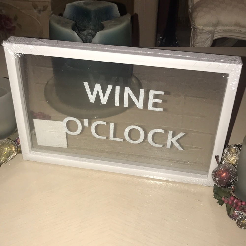 'WINE O'CLOCK' wall decor
